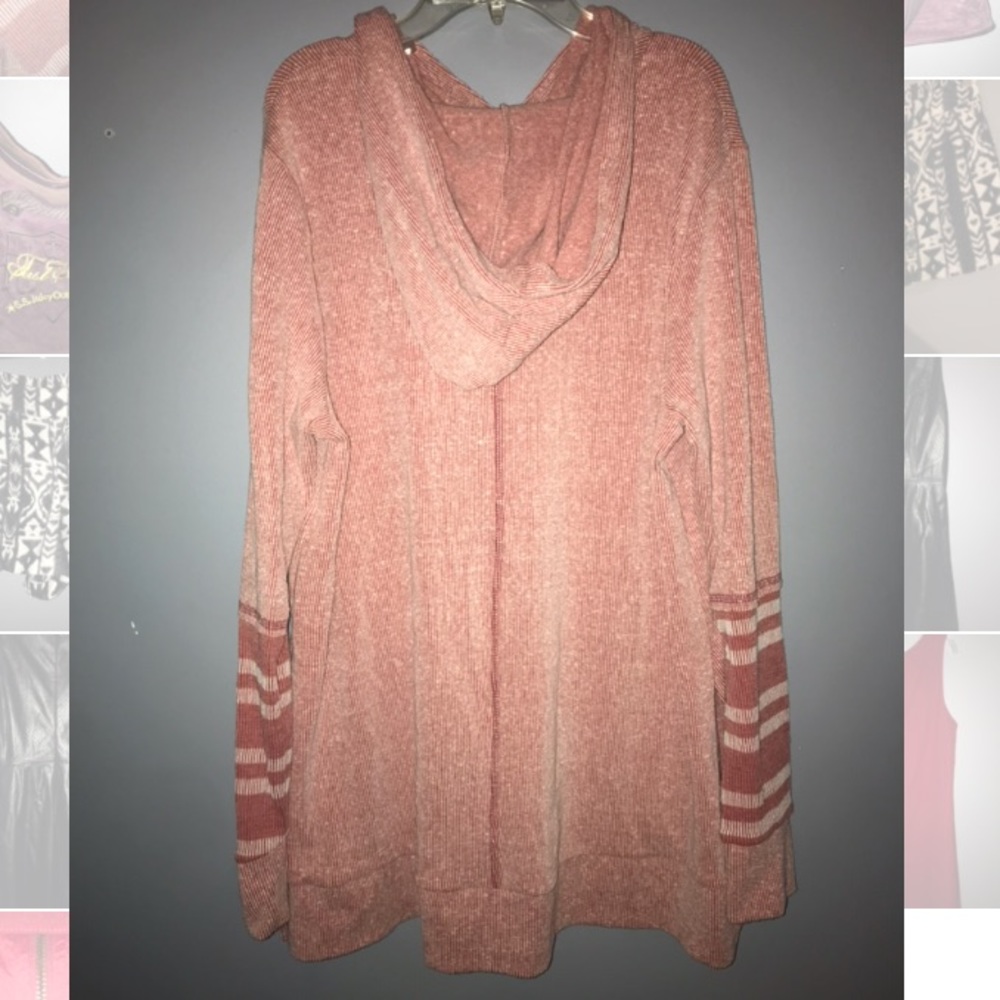 Easel Pullover